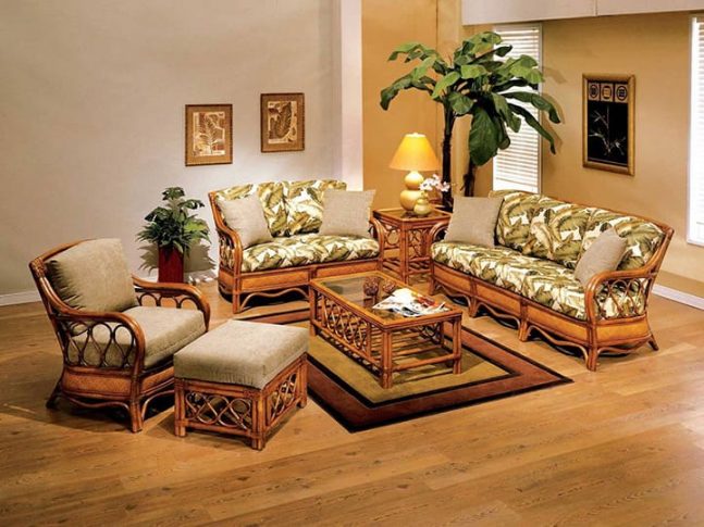 Nên chọn mua bàn ghế gỗ hay sofa?