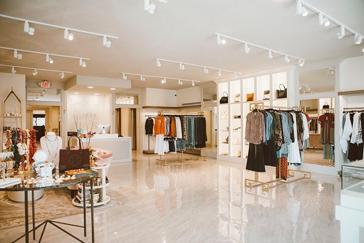 Vì sao nên đầu tư thiết kế không gian cho shop quần áo?